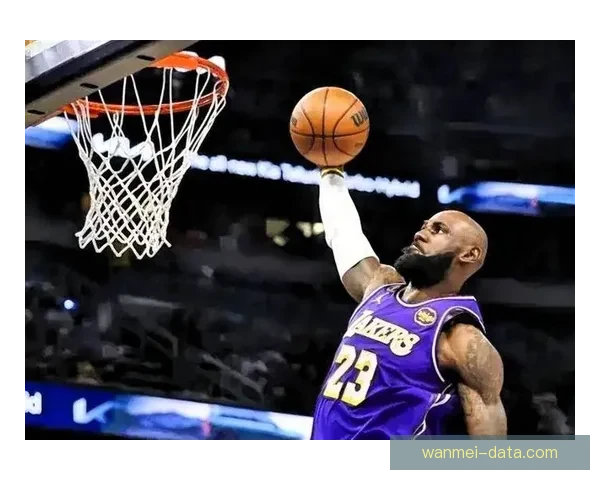 布朗赛季第33次砍三十分追平皮尔斯纪录坦言面对雷霆渴望全力取胜